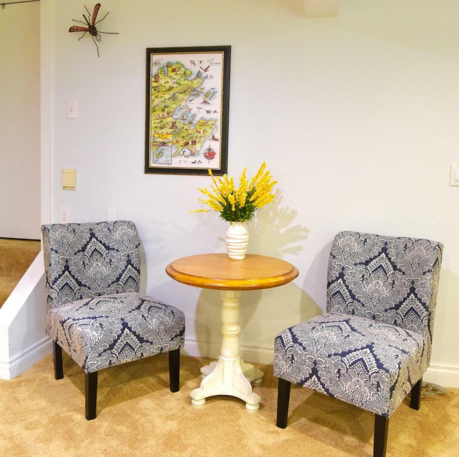 Cranky Crow Bed & Breakfast Kodiak Exterior photo